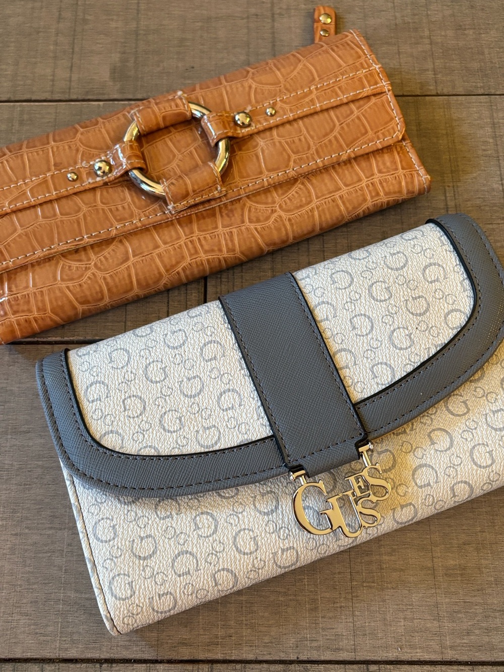 ♠️2 Y2K Wallets♠️Guess Trifold Wallet with Hanging Logo, Patent Croc Wallet